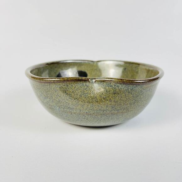 Heart Shaped Ceramic Art Pottery Bowl 5 3/4 x 5 3/4 x 2 1/8” - Picture 6 of 7